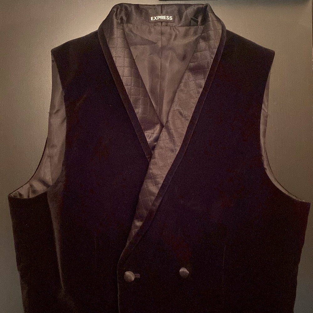 Express velvet men’s vest with quilted details, size small